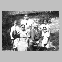 072-0019 Familie Heinrich Unruh aus Pelkeninken im Sommer 1935.jpg